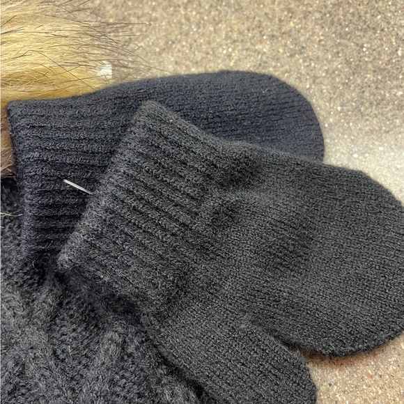 🆕 Starting Out Infant cable Knit Pom Beanie w/ Mittens Color: Black - Picture 3 of 4